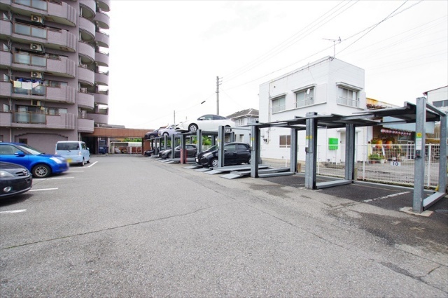 駐車場　２台使用の際は立体