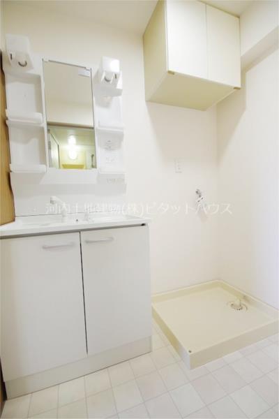 洗面設備　類似室内