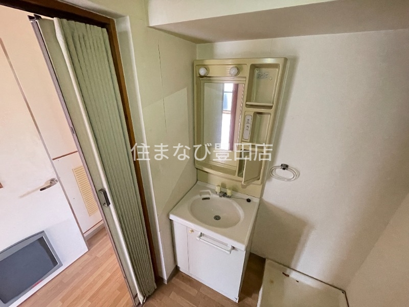 洗面設備　別部屋写真・反転タイプ