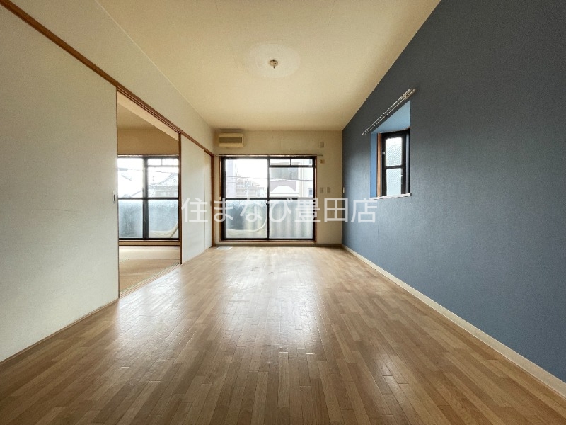 居室・リビング　別部屋写真・反転タイプ