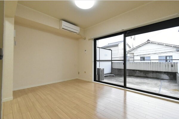 居室・リビング　（参考）他室の写真を使用しています。現況優先となります。