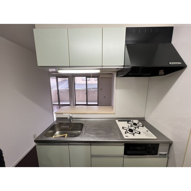 キッチン　※写真は別号室のものですので現状優先とさせていただきます