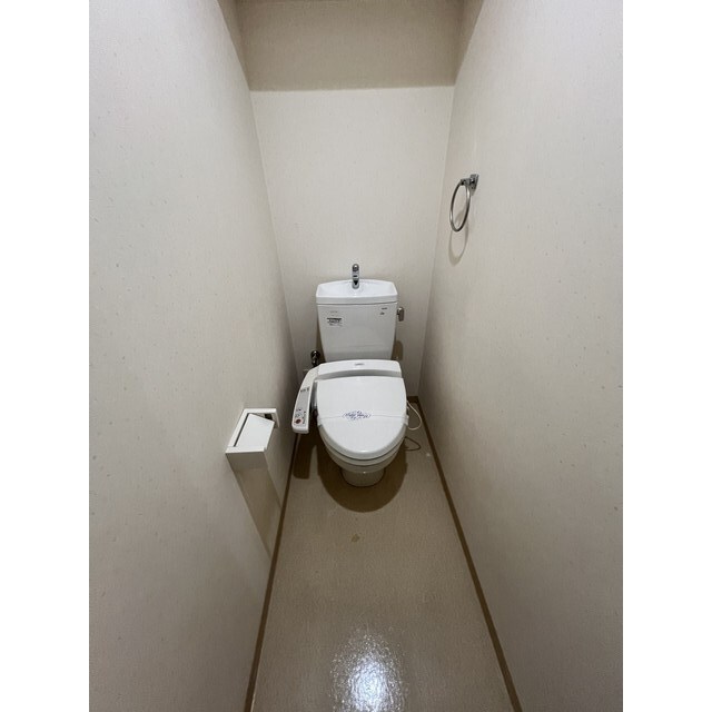 トイレ　※写真は別号室のものですので現状優先とさせていただきます