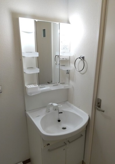 洗面設備　※写真は別号室のものですので現状優先とさせていただきます