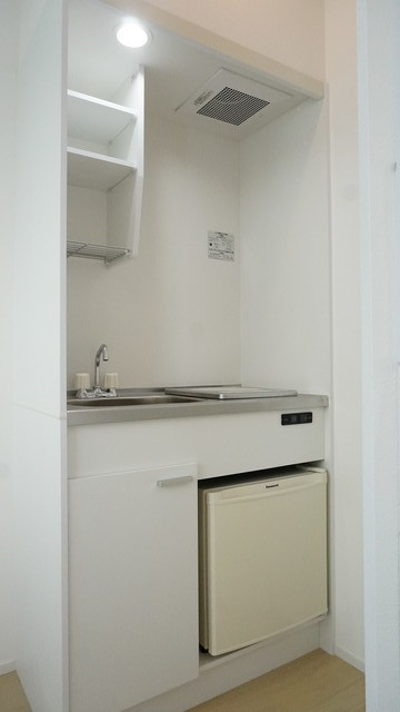 キッチン　キッチンは収納付なので、調理器具など必要な物を収納できます☆