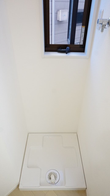 その他　洗濯機置き場は室内にあるので雨に濡れる心配はありません。