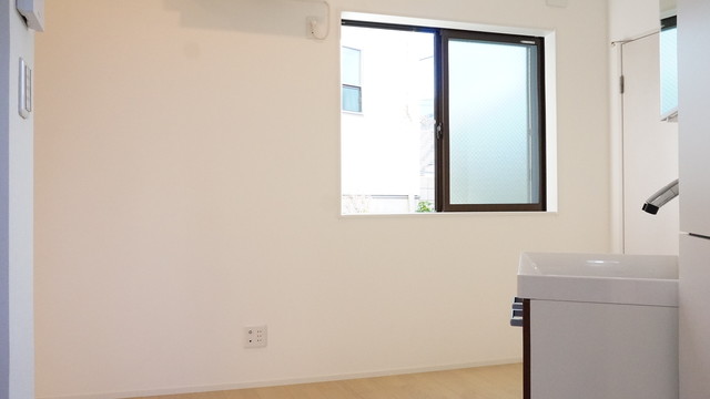 居室・リビング　人気の南東向きなので暖かな日差しが入りますね♪