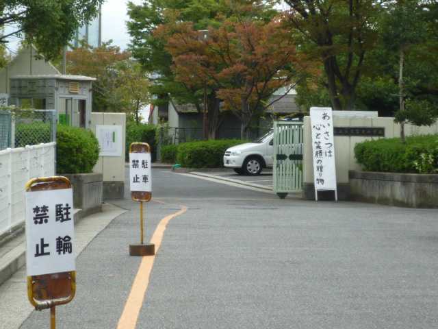 小学校　大阪狭山市立第七小学校（小学校）まで717m