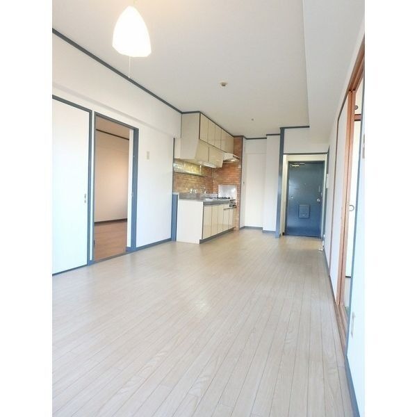 居室・リビング　広々としたリビングでゆっくりできます