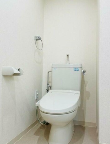 トイレ　温水洗浄便座。