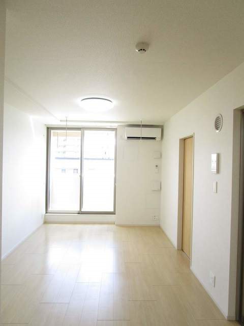 居室・リビング　明るいリビングです。