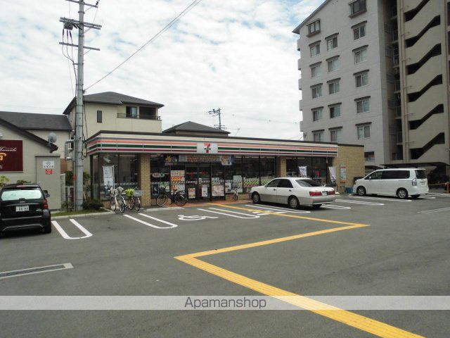 コンビニ　セブンイレブン（コンビニ）まで576m