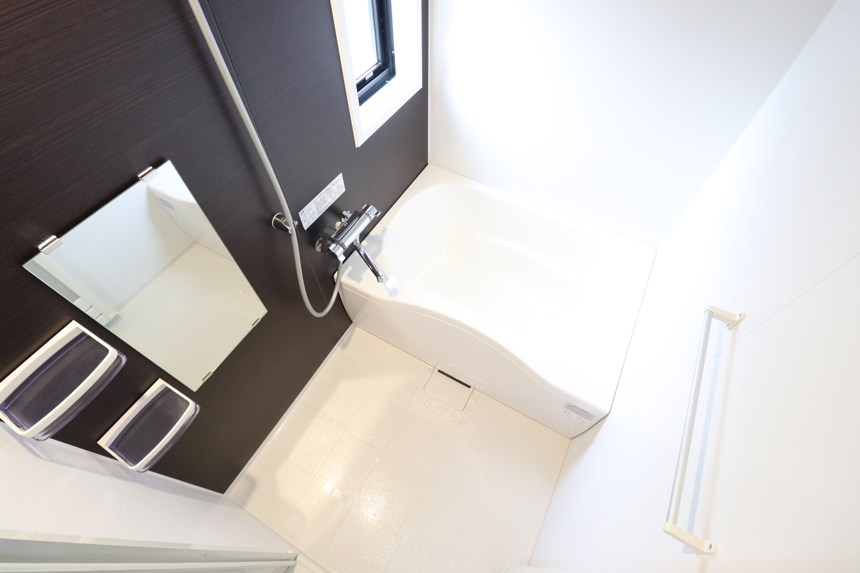 バス・シャワールーム　鏡付きでオシャレなバスルーム♪