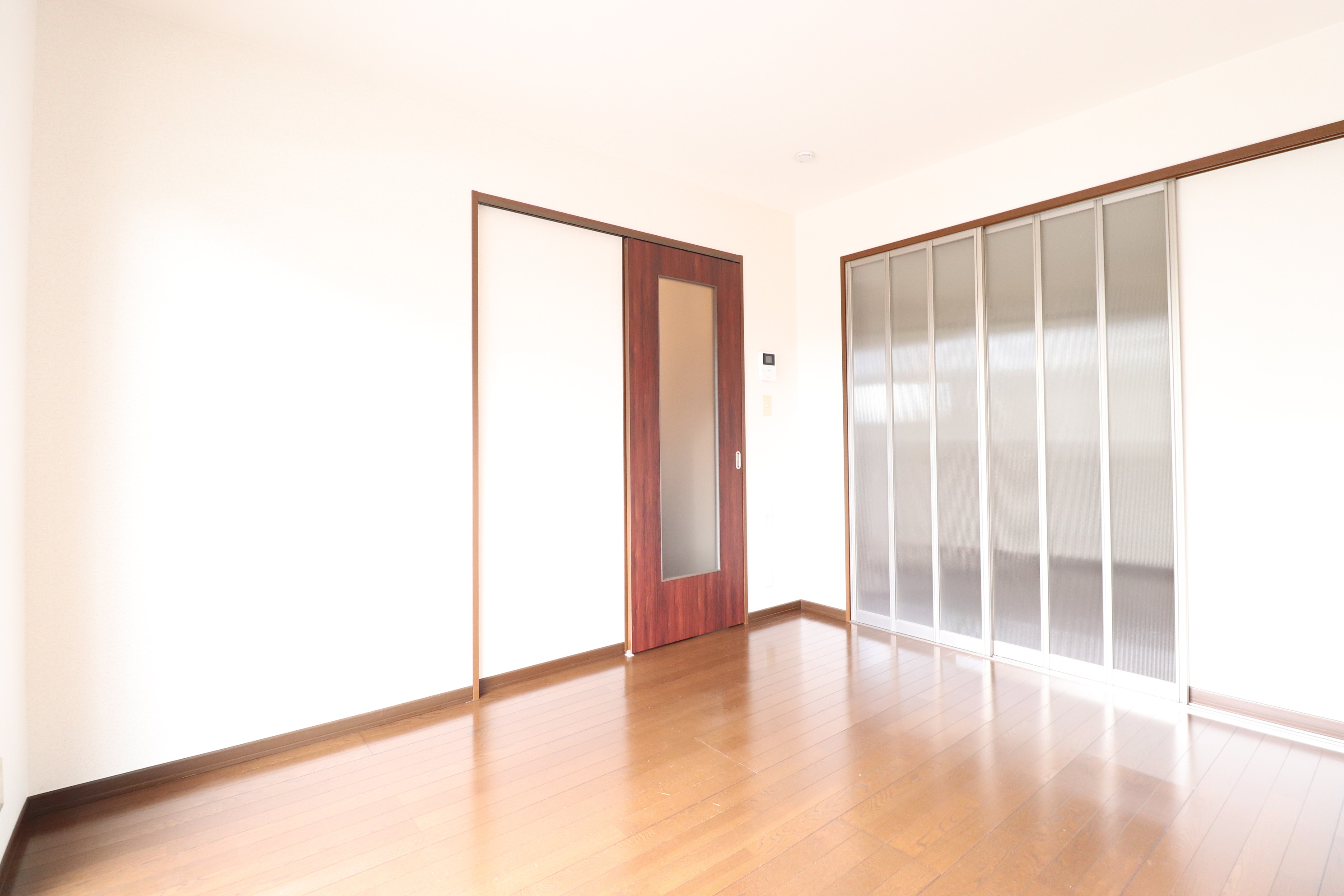 居室・リビング　6.4帖の広々と快適に過ごしていただけるお部屋です♪