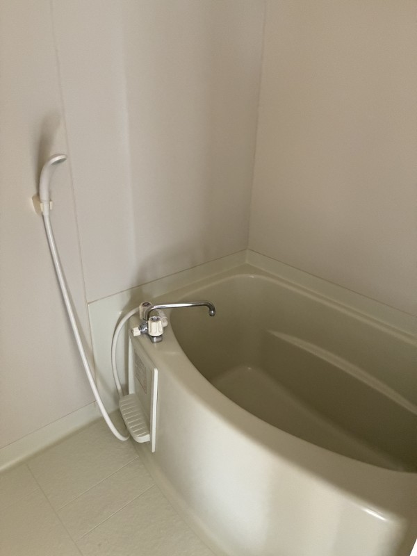 バス・シャワールーム　落ち着いた空間のお風呂です