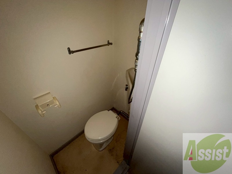 トイレ　こちらはトイレです。清潔感があり、安心して使用できます。