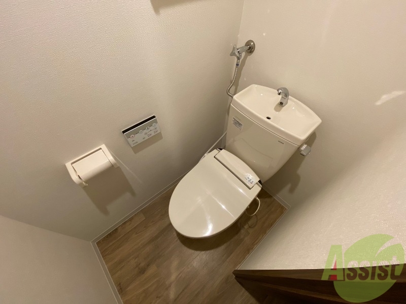 トイレ　ウォシュレット機能がついたトイレ。安心して使用できますね。