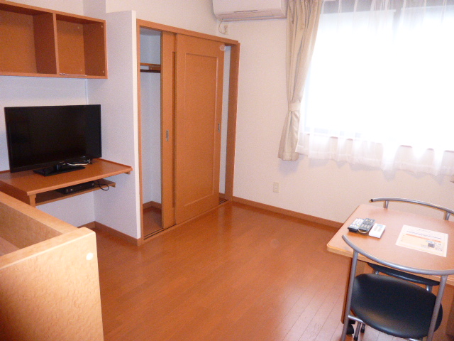 居室・リビング　同タイプ物件の為、形状や間取寸法、色調等が実際とは異なります