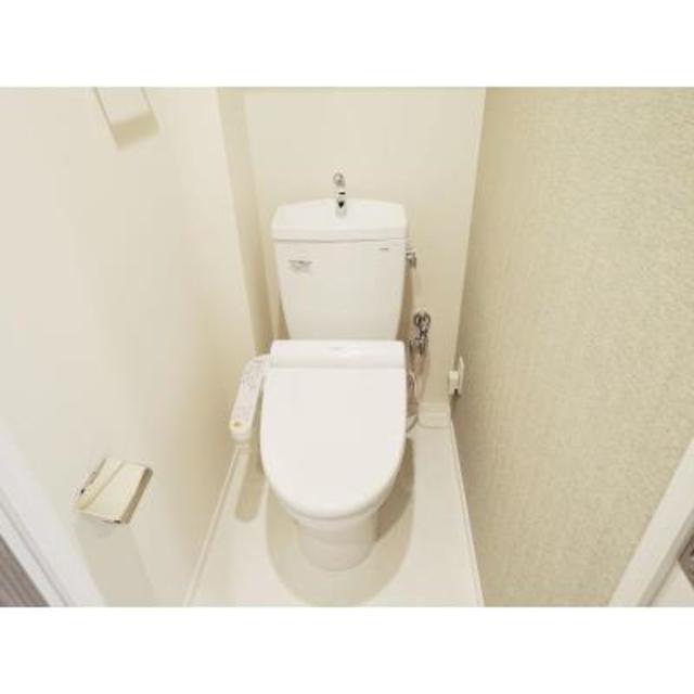 トイレ　※写真は同タイプ住戸です。