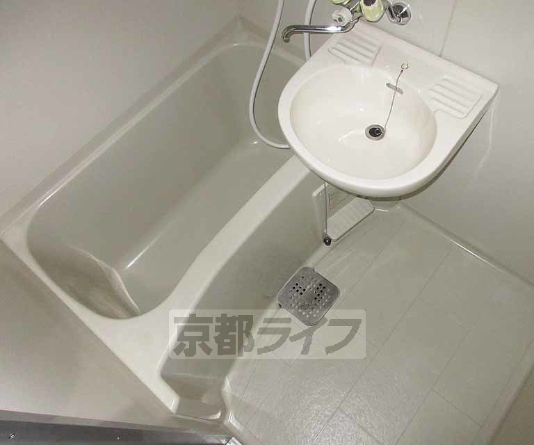 バス・シャワールーム　洗面台が一緒になったバスルームです！