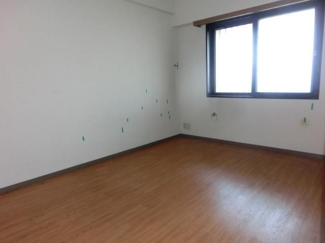 その他部屋・スペース　6帖フローリング（クリーニング前）