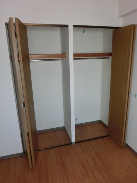 収納　クローゼット（クリーニング前）