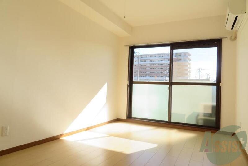 居室・リビング　広いお部屋でのんびりできますね。