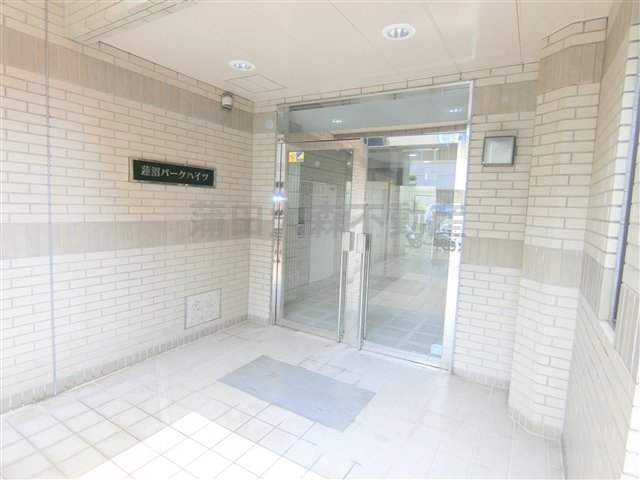 エントランス　防犯カメラオートロック宅配BOXメールBOX