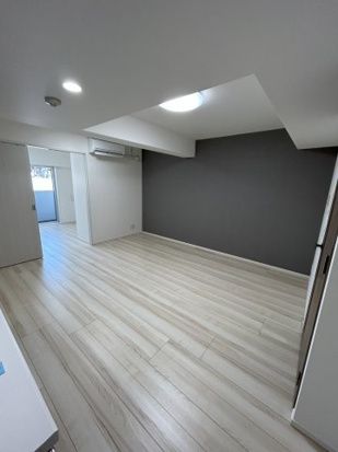 居室・リビング　☆明るい洋室☆