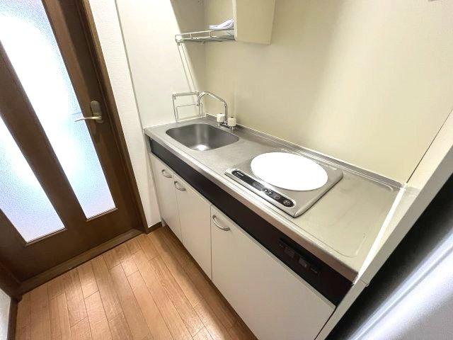 キッチン　イメージとして同建物他部屋を表示しています