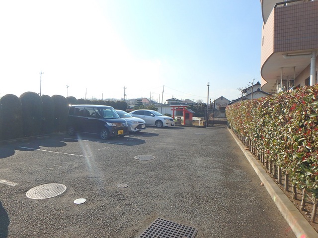 駐車場　★敷地内駐車場★（空き状況・使用料等詳細はご確認下さい）