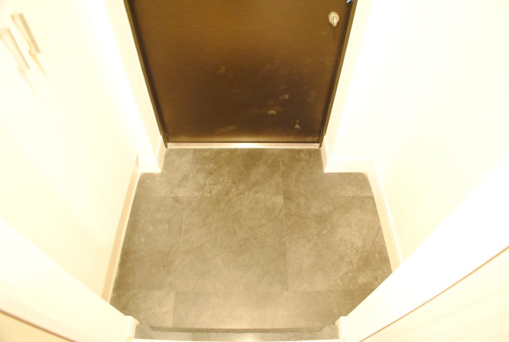 玄関　プレサンス天満橋チエロ　玄関