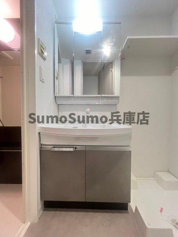 洗面設備　コンパクトで使いやすい洗面所