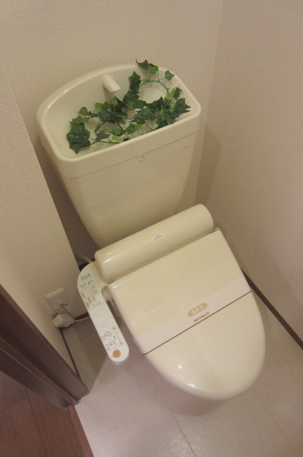 トイレ　シャワートイレも標準装備です。