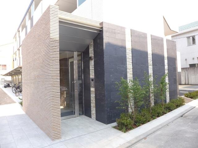 エントランス　清潔なエントランスです