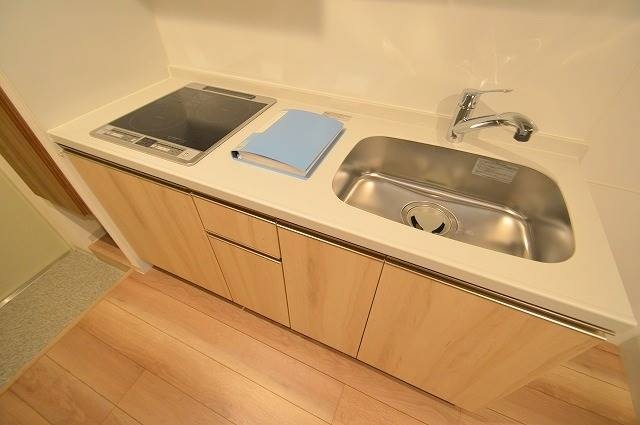 キッチン　コンロ付きのシステムキッチン