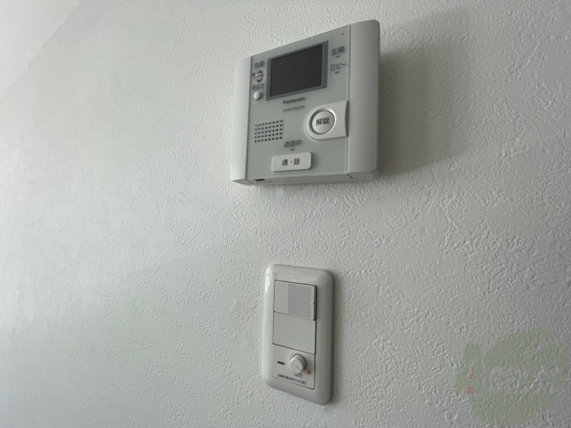 セキュリティ　モニター付きインターホンで来客もすぐわかりますね。