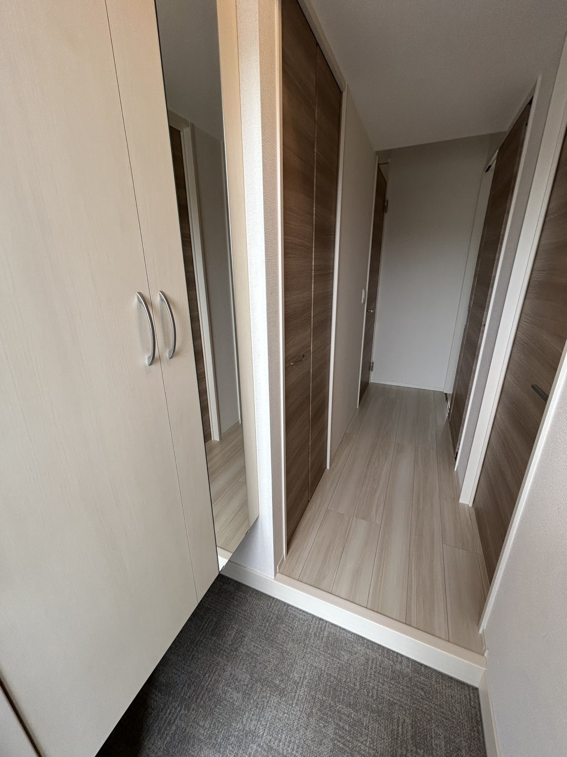 玄関　107号室参照