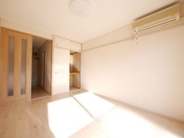 居室・リビング　★温かみのあるお部屋です★