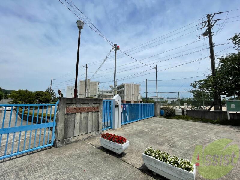 小学校　箕面市立西小学校（小学校）まで699m