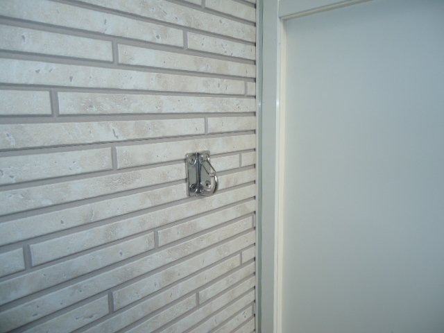 その他設備　玄関リードフック