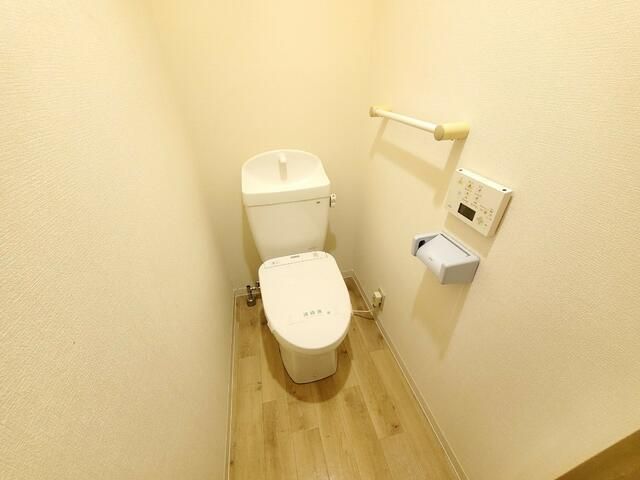 トイレ　別号室参考写真です