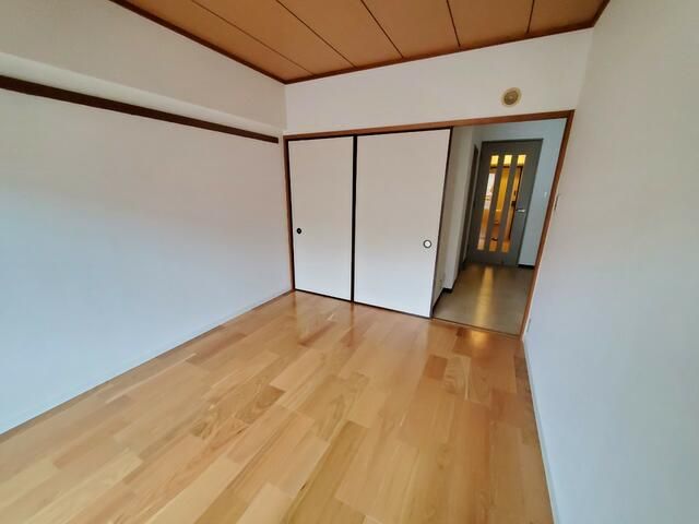 居室・リビング　別号室参考写真です