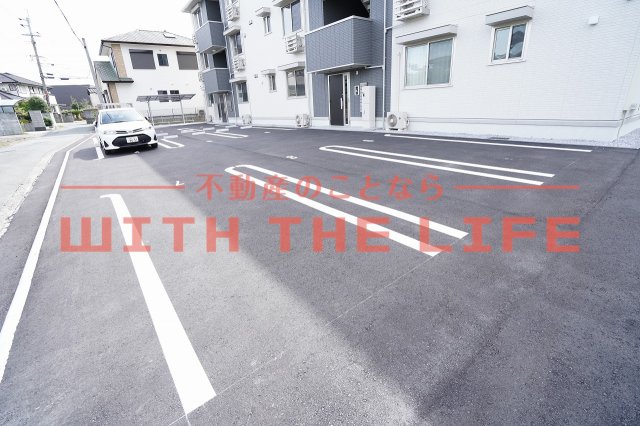 駐車場　駐車場があるので、車を買う予定の方も安心です