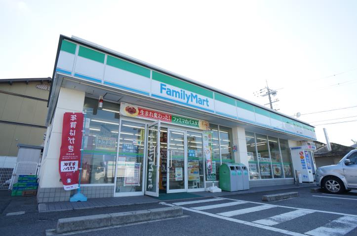 コンビニ　ファミリーマート　香芝二上駅前店（コンビニ）まで723m