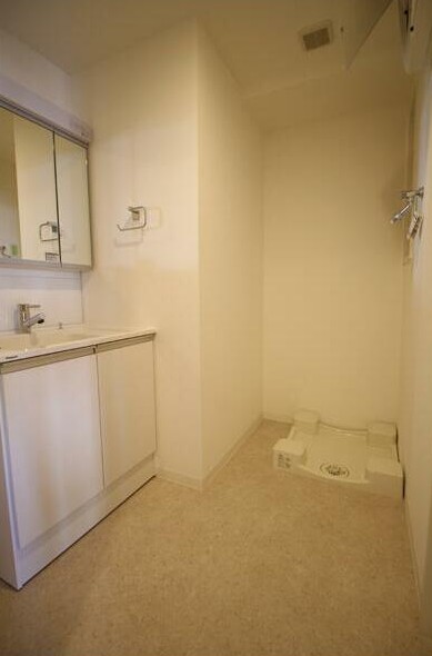 洗面設備　※同仕様写真含む