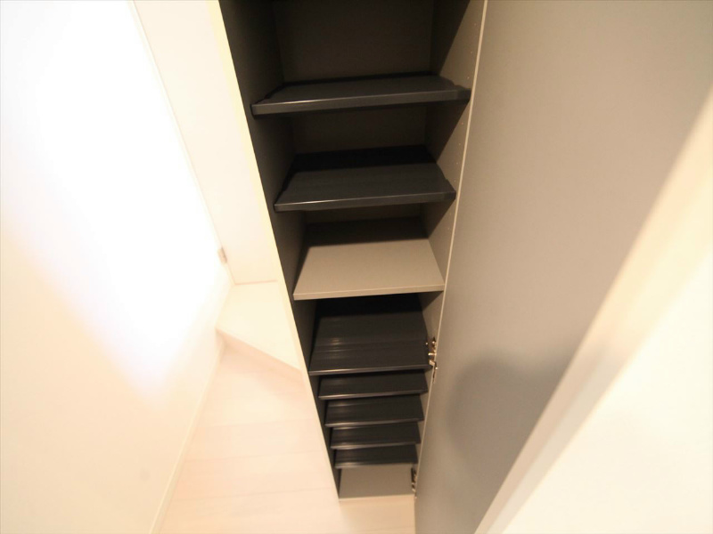 玄関　玄関　シューズボックス付（収納充実してます）