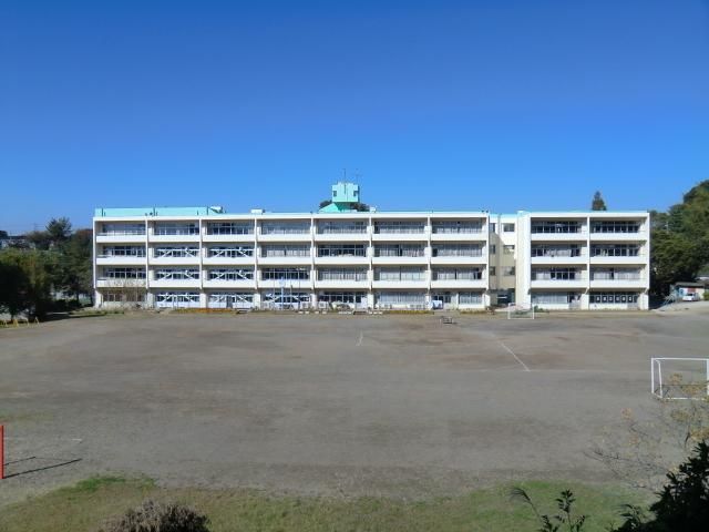 小学校　長崎小学校（小学校）まで650m