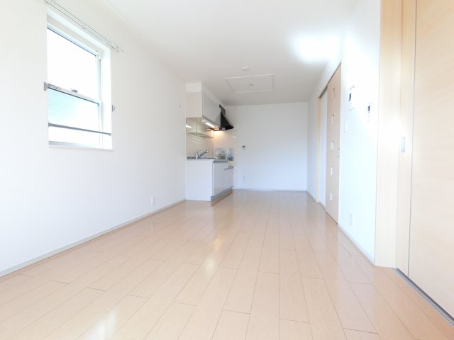 キッチン　※側窓はありません