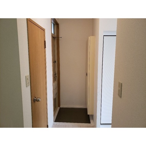 玄関　立て掛け収納のシューズボックス。